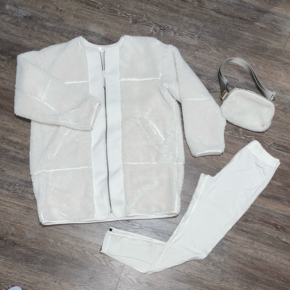 Lululemon “Cold Weather” Matching Light Ivory Bundle. Size Top 8/Bottom S/Bag 1L